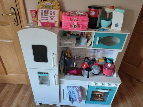 Done deal cheap toy kitchen