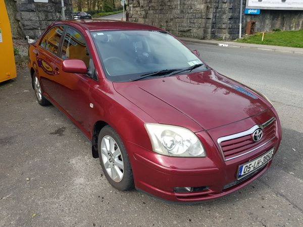 Toyota Avensis Saloon, Petrol, 2005, Red