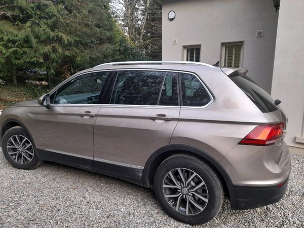 VOLKSWAGON TIGUAN SUV