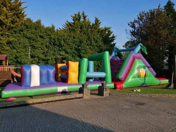 Obstacle course /bouncy castle