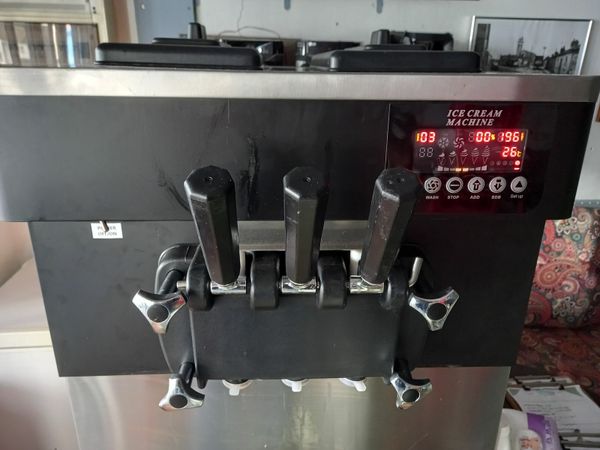 4 X Soft Serve Ice Cream Machines