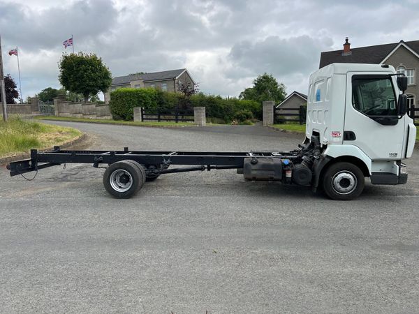 Renault 4x2 chassis cab
