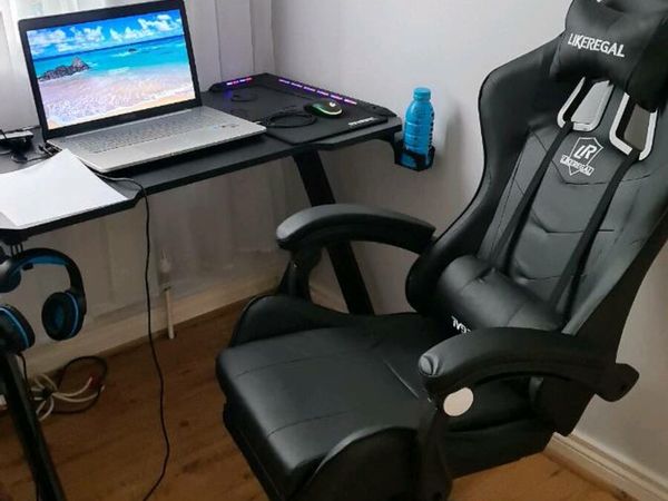 Gaming Chairs with Foot Rest at Overclockers UK