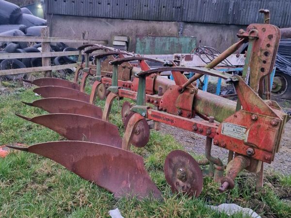 Kverneland

Plough