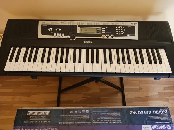 Yamaha Digital Keyboard YPT-210