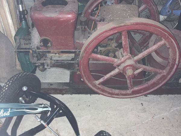 Vintage oil engine