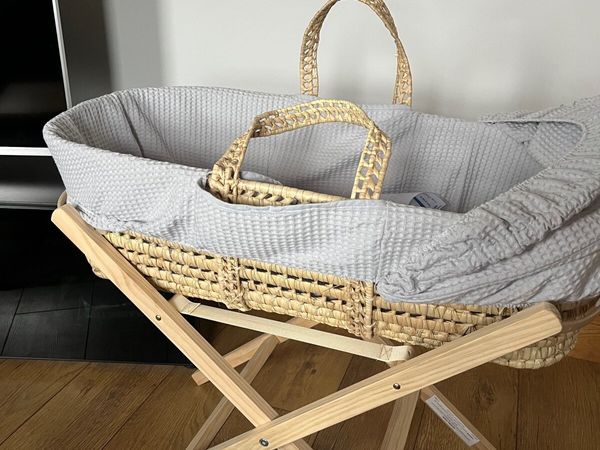Moses basket €40 and Joie Swing Chair €60. ONO