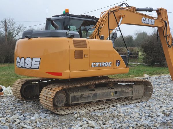 13  tonne Case 130C digger for hire