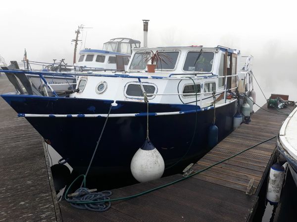 Dutch Steel Cruiser 34' houseboat project with mooring.