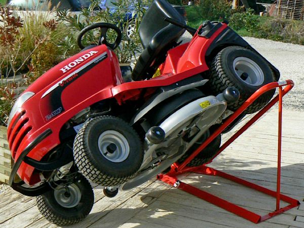 Ride on lawn 2025 mowers done deal