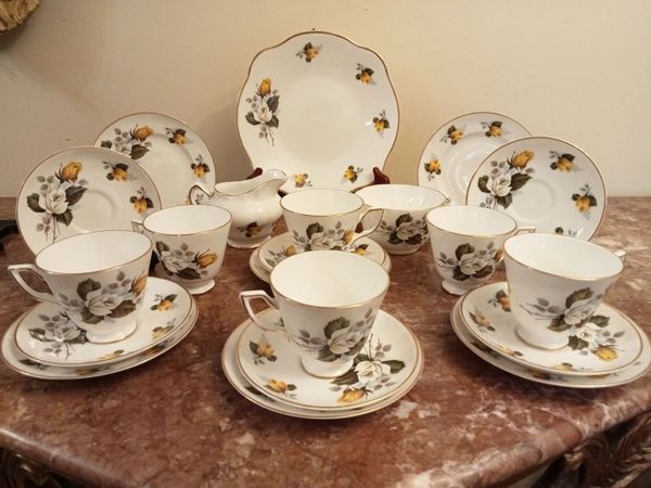 Royal Tara 21 piece teaset