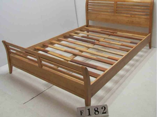 Wooden double 4ft6 bed frame.  #F182