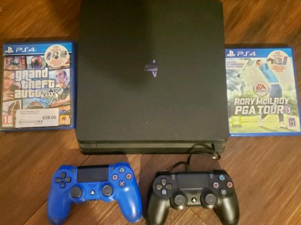 Ps4 like new plus 2 controllers and 2 games
