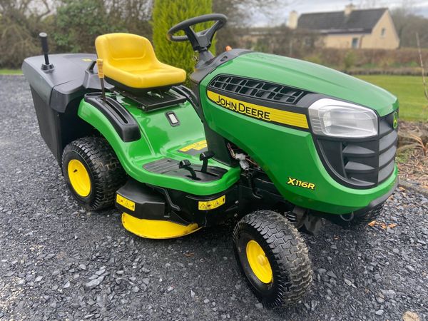 John Deere X116R New condition only 70 hours done
