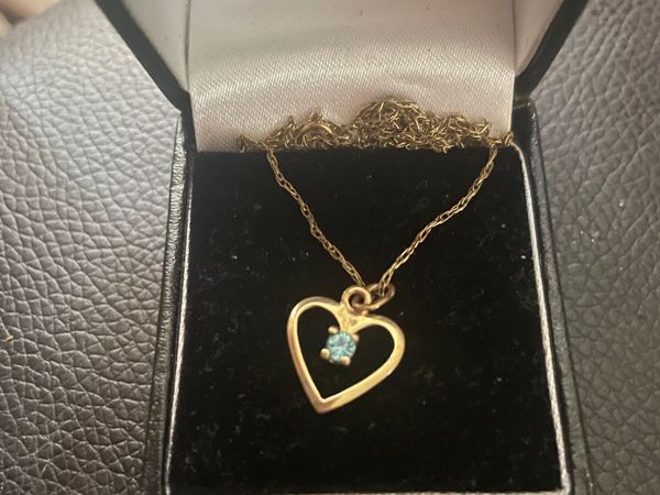 9ct gold heart pendant with aquamarine stone (comes with 9ct chain)