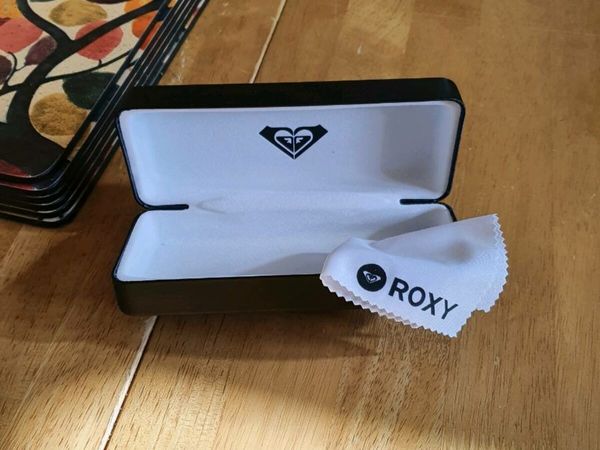 Roxy Glasses Case / Brand New