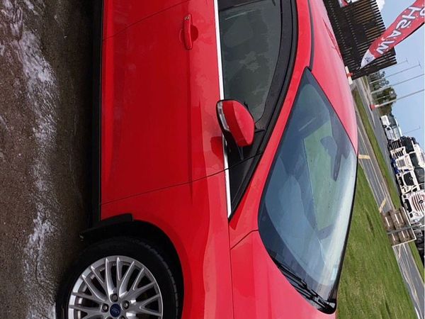 Ford Focus Hatchback, Petrol, 2014, Red
