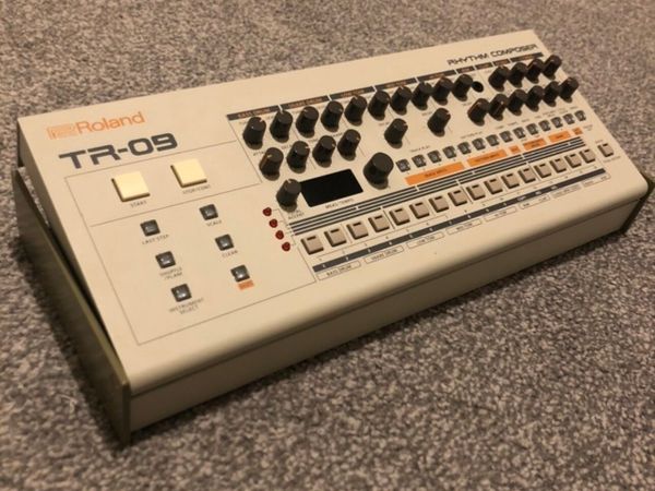 Roland TR-09 Drum Machine