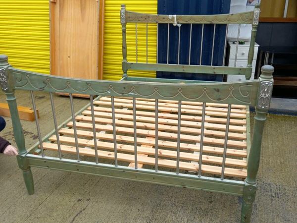 King size bed in excellent condition