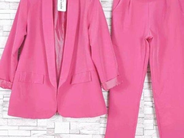 Pink suit one sz fits 10/12, small 14.....42e