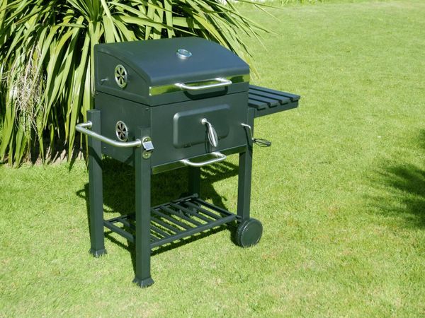 NEW  Charcoal BBQ  29kg *** FREE storage cover***