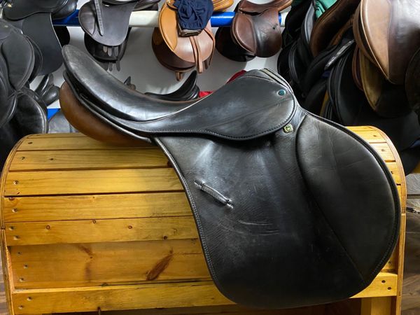 Stubben Romanus 18” black Leather saddle