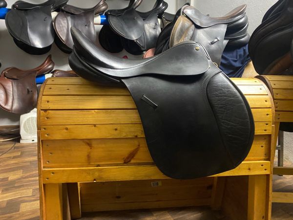 17” WIDE black Leather saddle