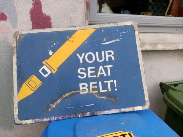Old seatbelt sign