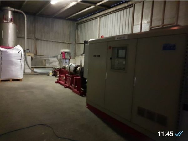 Extruder and pelletizing line with squezzer for ldpe film