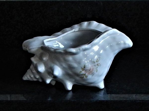 Vintage Imperial Staffordshire Pottery Conch shell dish