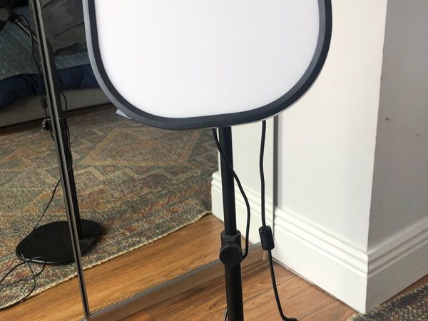 Professional desk light for streaming