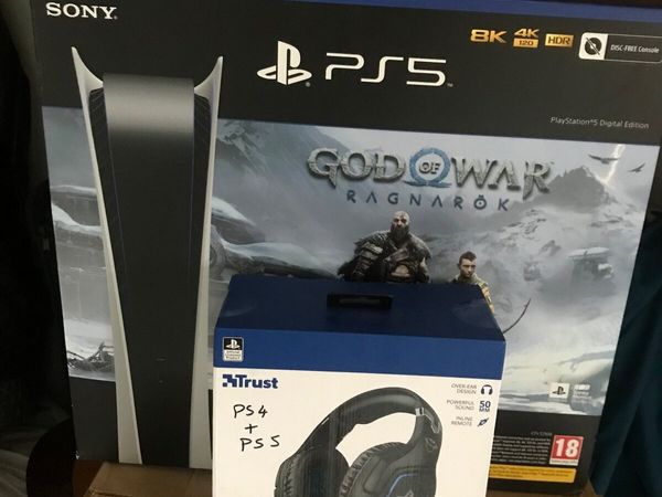 PS5 brand new with head phones