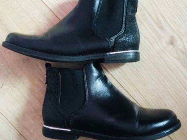 Leather boots for girl