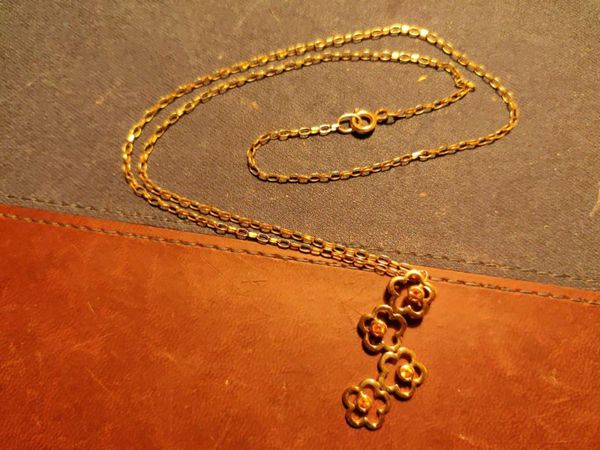 FLOWER POWER, 9CT Thick Gold New Necklace !