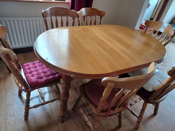 Dining/kitchen Table & chairs