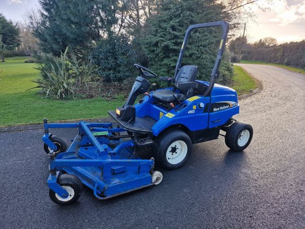 New Holland outfront ride on mower lawnmower