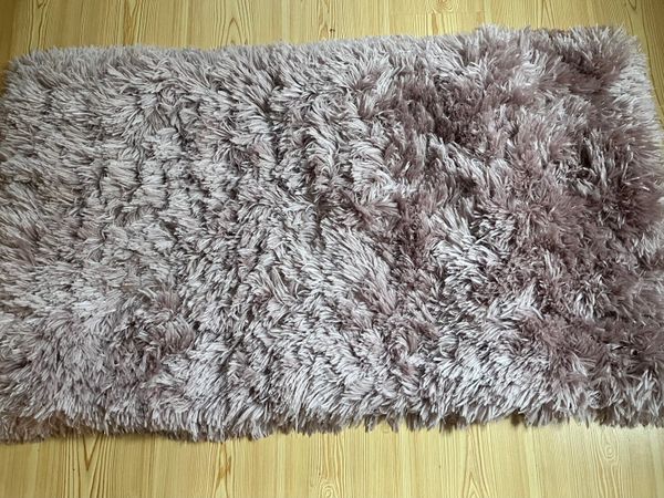 Pink rug small