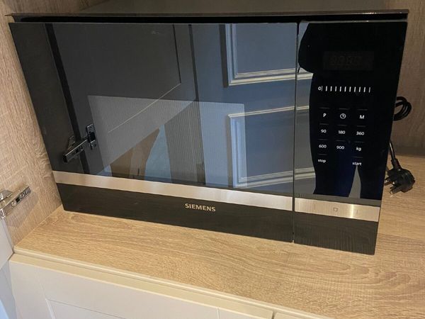 Siemens iQ500 25L 900W Built-in Microwave | BF555L