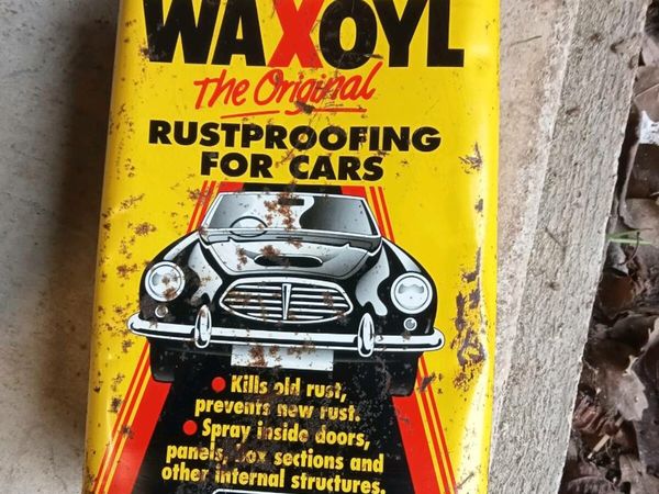 Two old oil can's