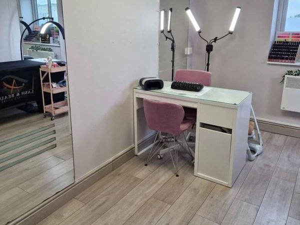 BEAUTY ROOM TO RENT
