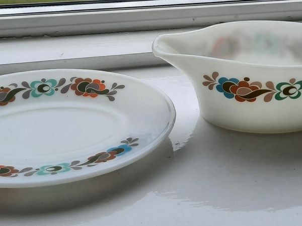 Vintage Pyrex Casserole Dishes &  Sauce Server