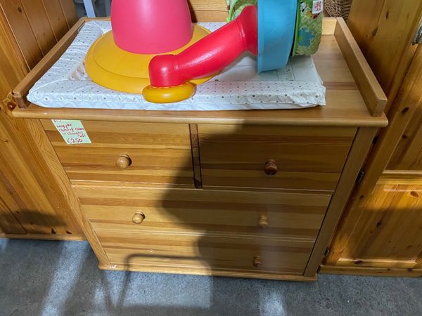Chest of drawer or changing unit etc