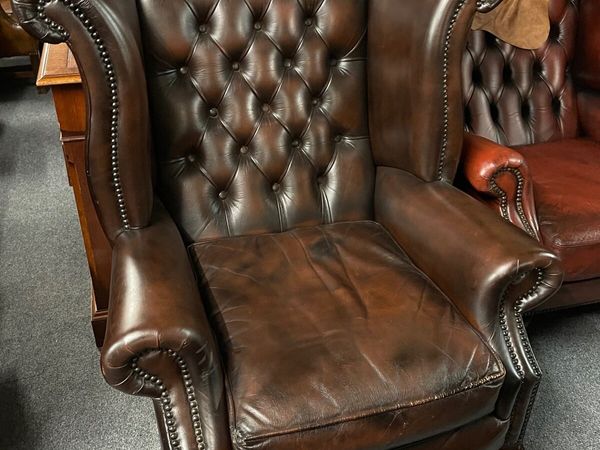 Chocolate 🍫 brown leather queen Ann chair