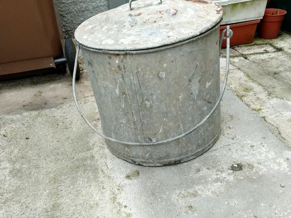 Garden Planter: Vintage Galvanized Tub
