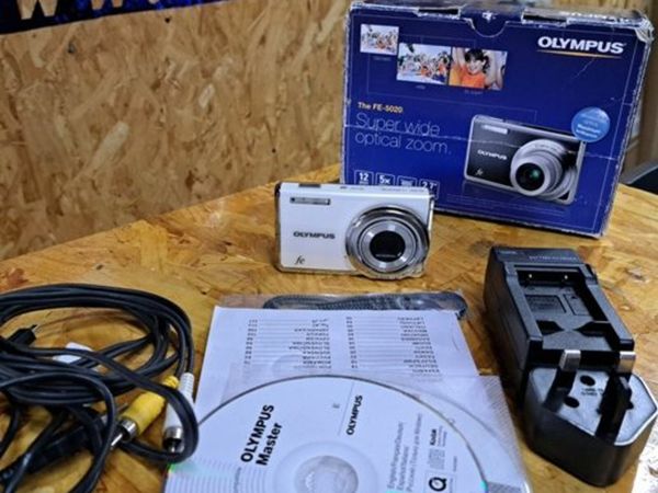 Olympus FE FE-5020 12MP Digital Camera