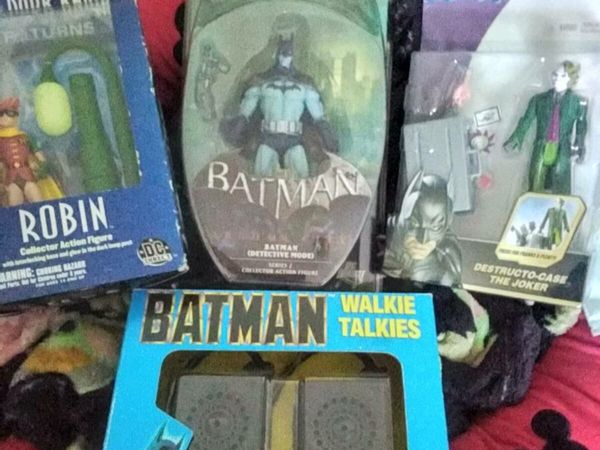 Batman walkie-talkie and 3 figures