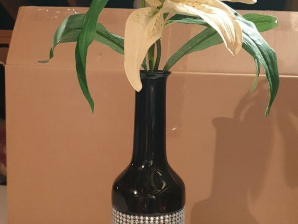 Black vase with flower