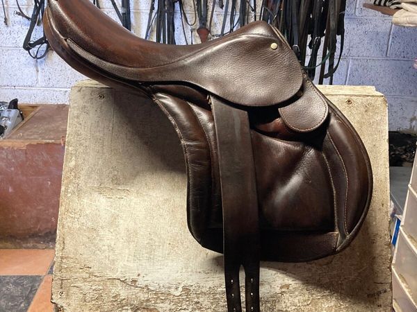 Brown mono flap saddle