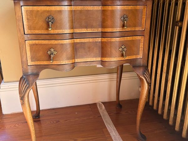 Stunning period -style 2 drawer Console