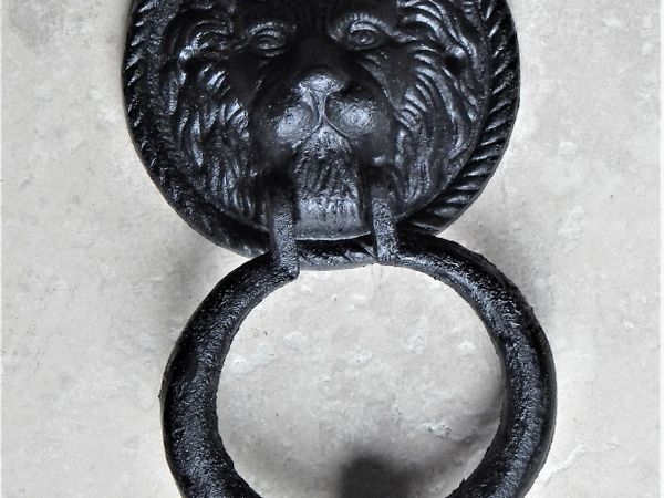 Cast iron lions head door knocker